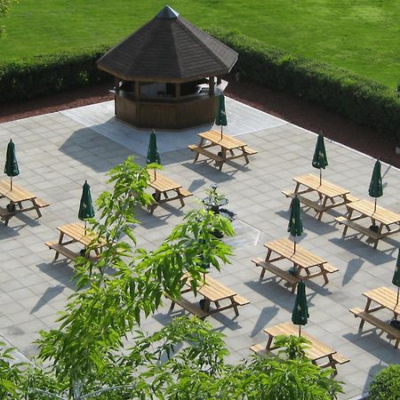 Ramada By Wyndham Belleville Harbourview Conference Center Restaurant photo