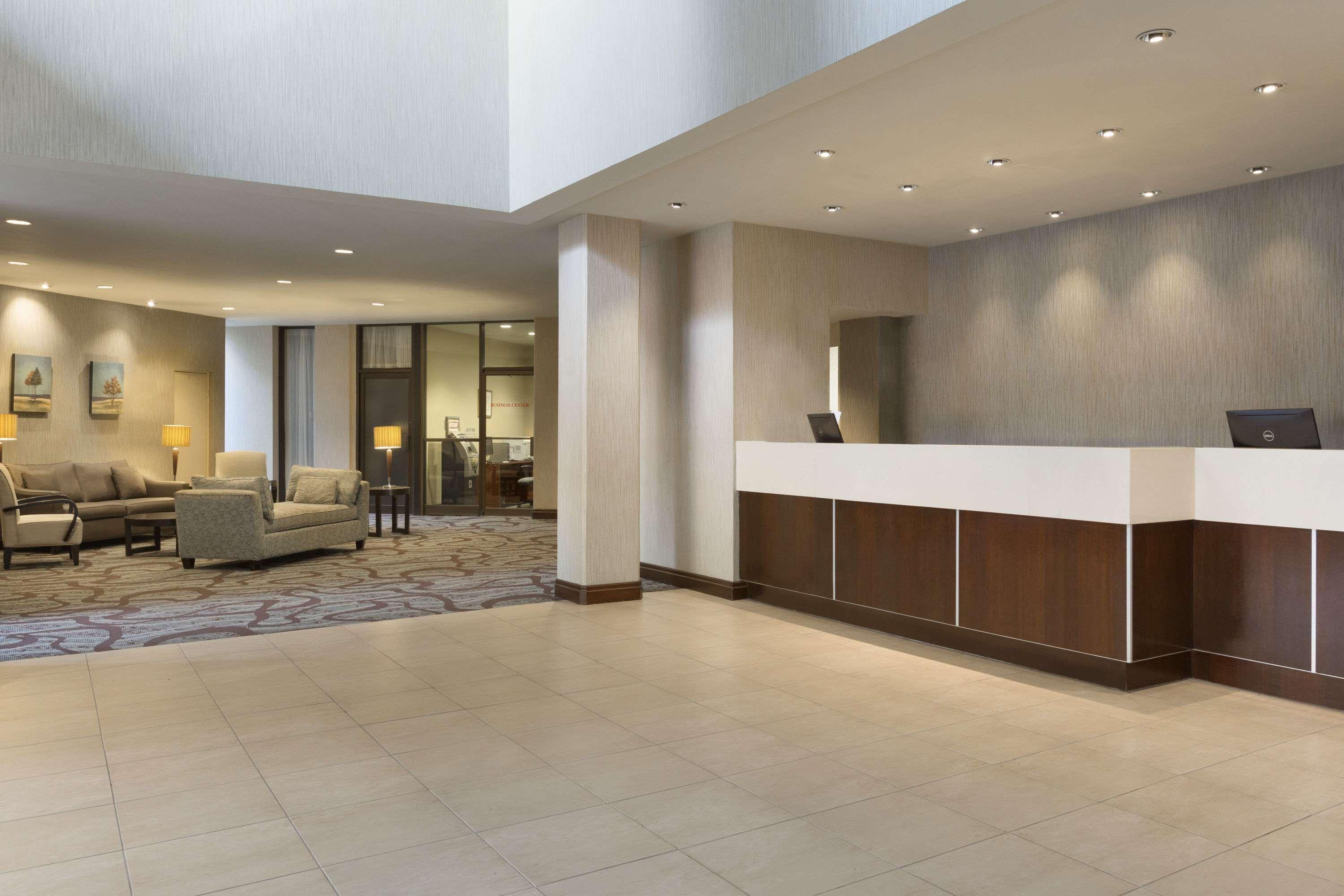 Ramada By Wyndham Belleville Harbourview Conference Center Exterior photo