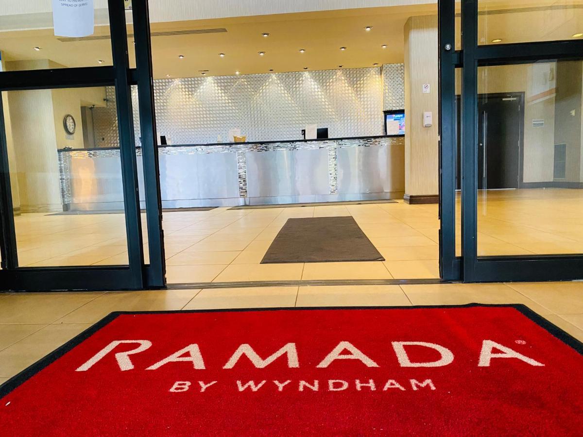 Ramada By Wyndham Belleville Harbourview Conference Center Exterior photo