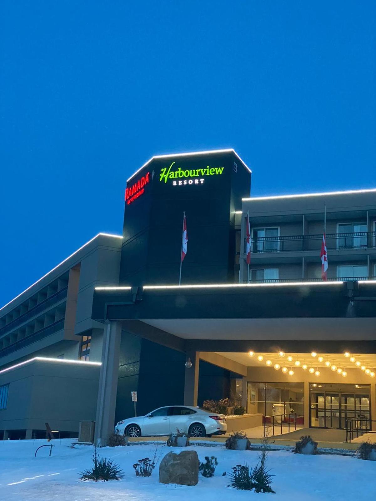 Ramada By Wyndham Belleville Harbourview Conference Center Exterior photo