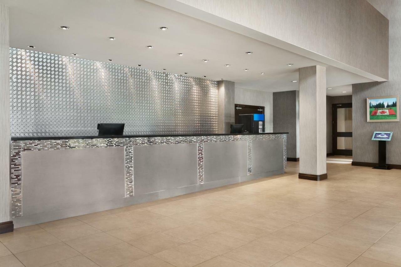Ramada By Wyndham Belleville Harbourview Conference Center Exterior photo